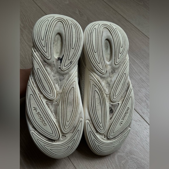 ADIDAS ORIGINALS Beige Ozelia Sneakers Size US8.5 Women / US7 Men - Picture 8 of 11